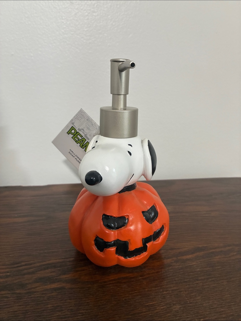 NWT- Peanuts- Snoopy atop a Pumpkin Soap Dispenser with Smmmjjj